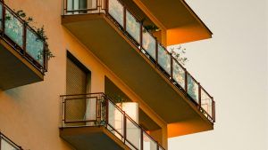 A impermeabilização deve ser aplicada sempre que a laje estiver sujeita à ação direta ou indireta da água