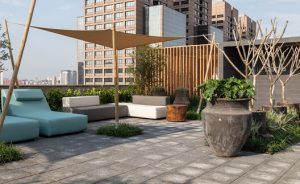 O piso drenante merece destaque especial entre os revestimentos para áreas descobertas