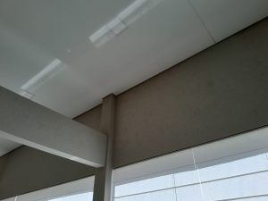 É preciso ficar atento a sinais, como manchas, bolhas na pintura e mofo